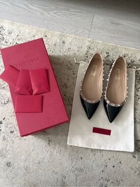 Valentino Black Patent Pointed Rockstud Flats with Beige Trim